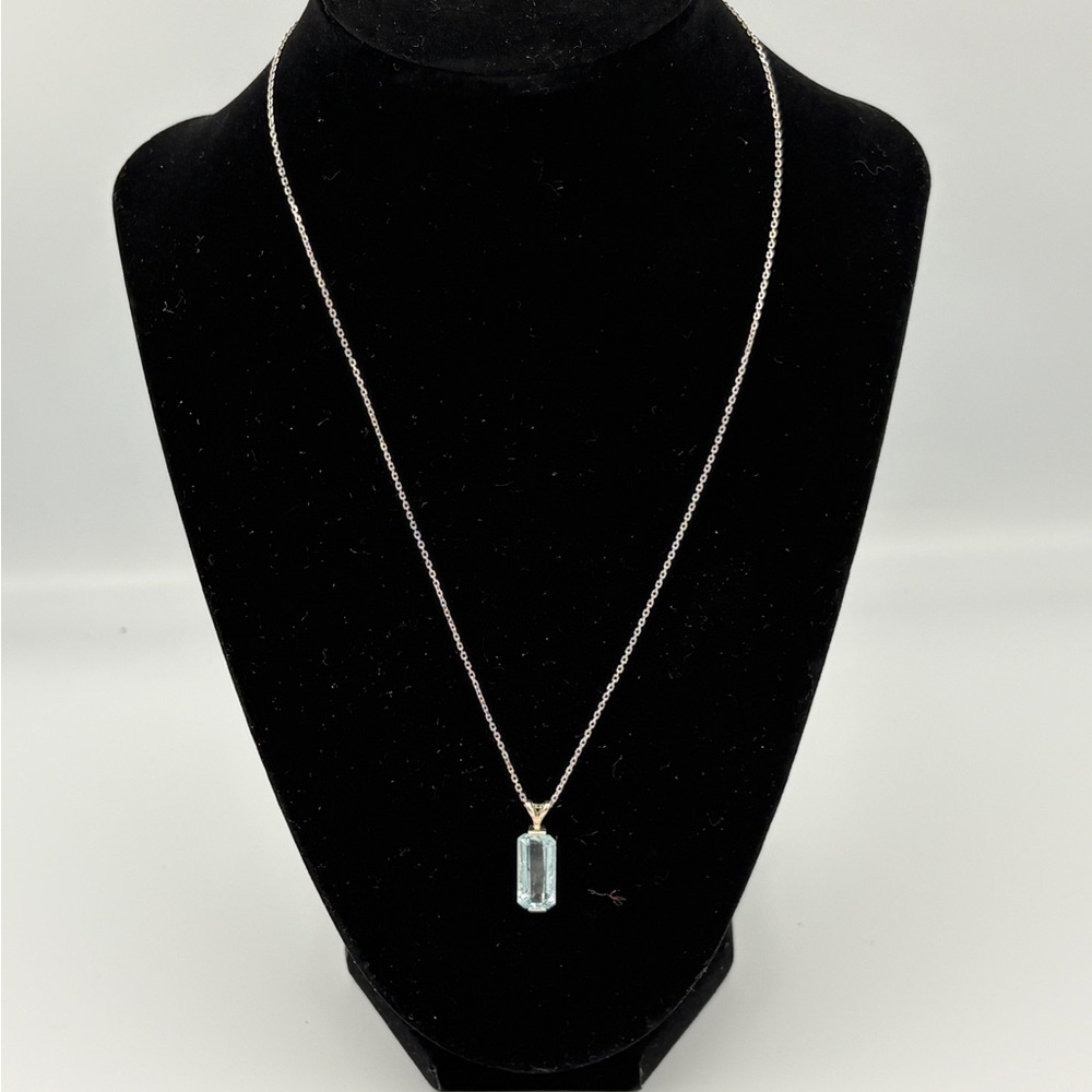 Silver Necklace with Aquamarine Pendant